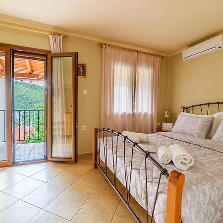 Small House With Garden & View Promirion Exterior photo