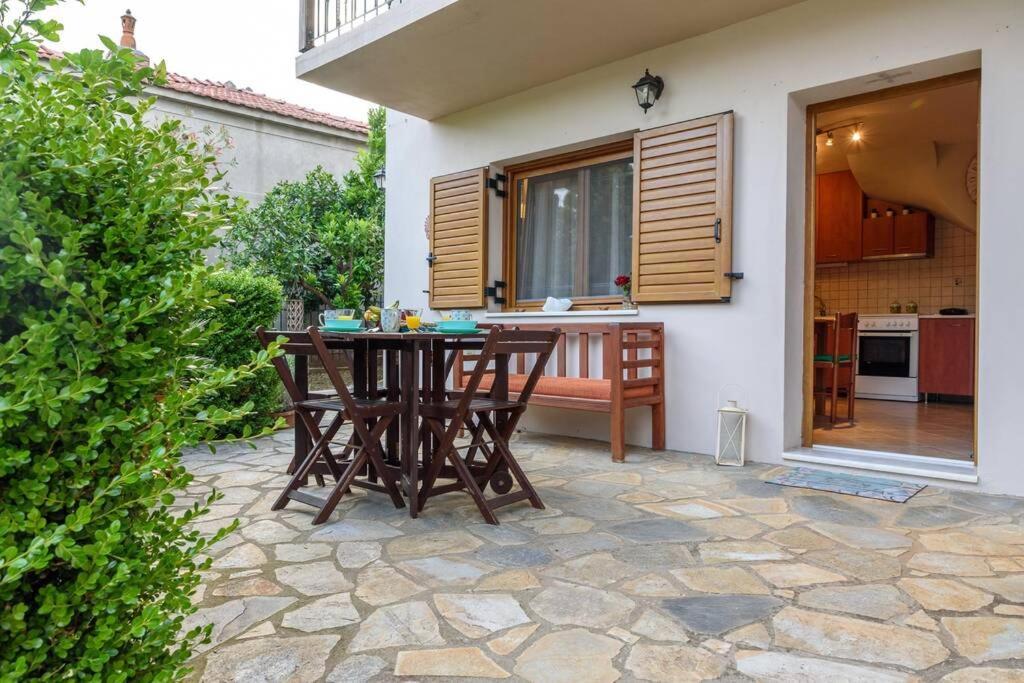 Small House With Garden & View Promirion Exterior photo