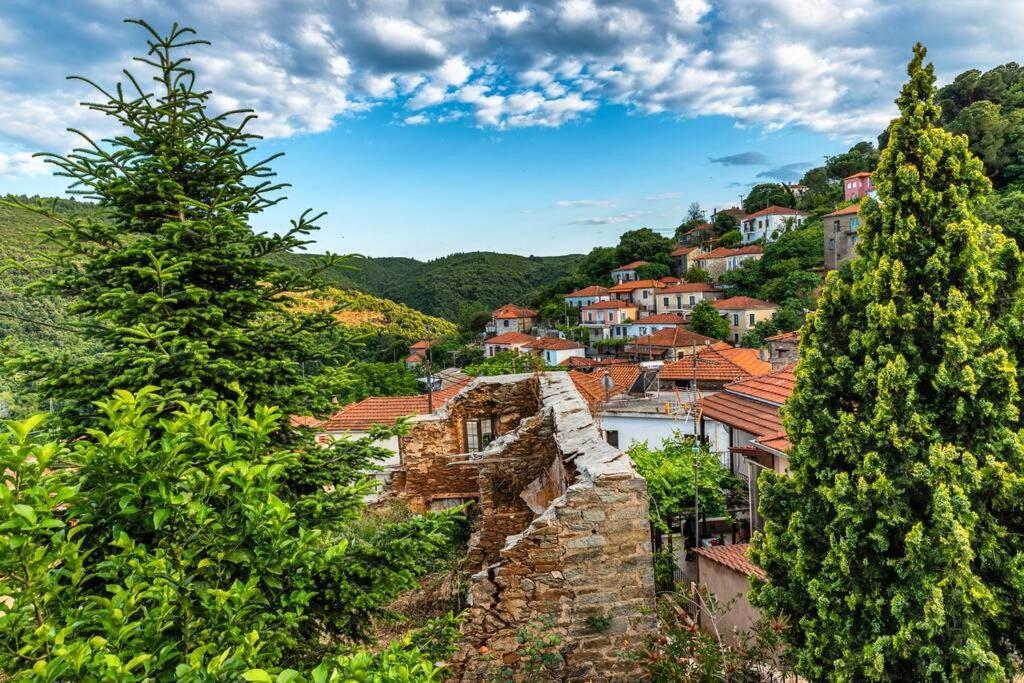 Small House With Garden & View Promirion Exterior photo