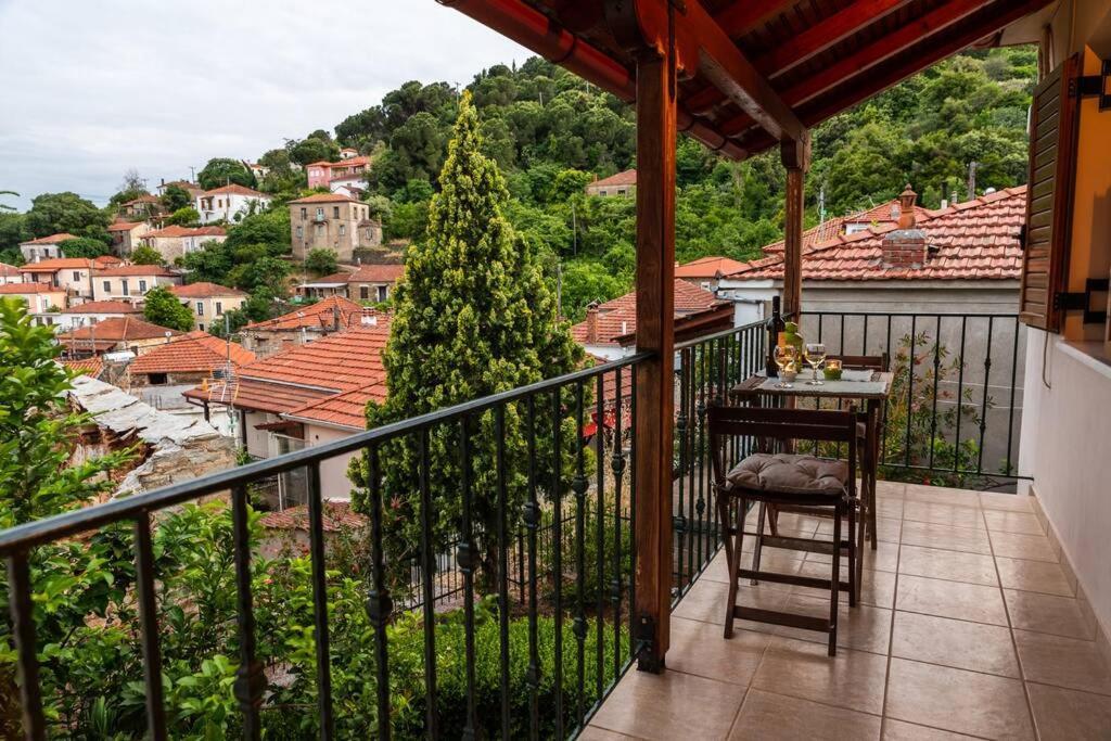 Small House With Garden & View Promirion Exterior photo