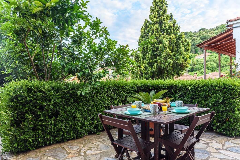 Small House With Garden & View Promirion Exterior photo