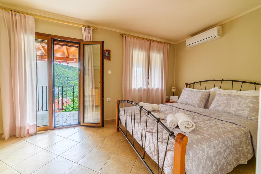 Small House With Garden & View Promirion Exterior photo