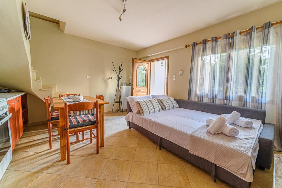 Small House With Garden & View Promirion Exterior photo
