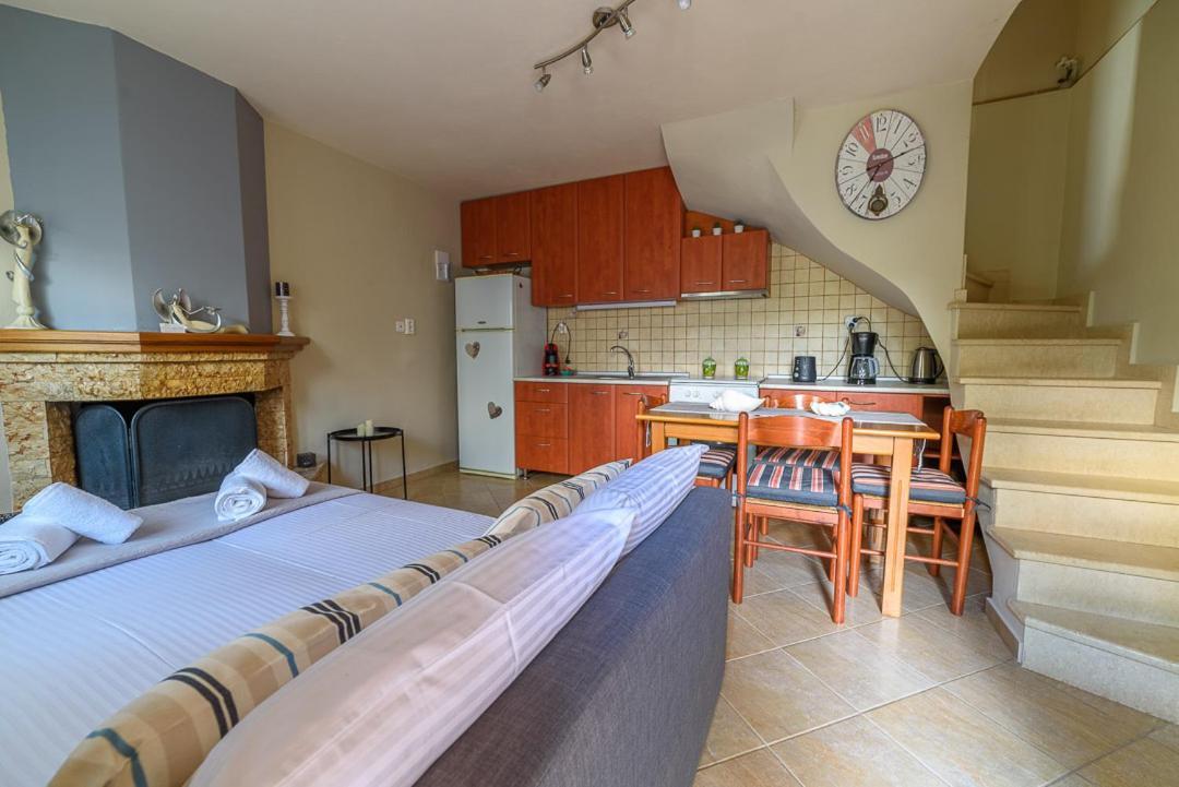 Small House With Garden & View Promirion Exterior photo
